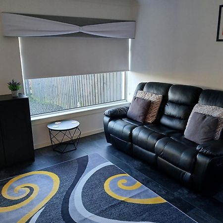 The Cottage - Hot Tub - Nr Glasgow - Self Check-In Coatbridge Exterior photo