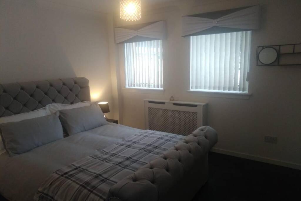 The Cottage - Hot Tub - Nr Glasgow - Self Check-In Coatbridge Exterior photo