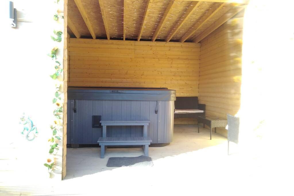 The Cottage - Hot Tub - Nr Glasgow - Self Check-In Coatbridge Exterior photo