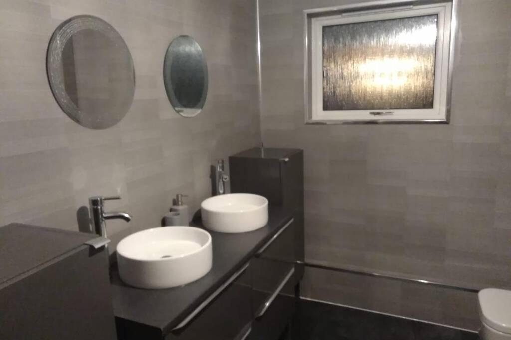 The Cottage - Hot Tub - Nr Glasgow - Self Check-In Coatbridge Exterior photo