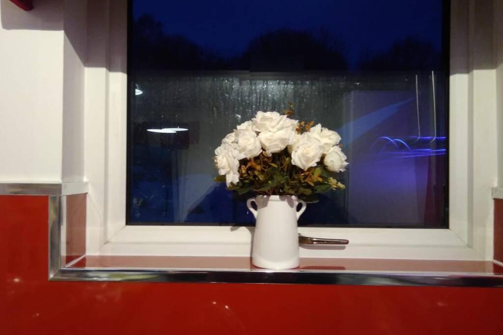 The Cottage - Hot Tub - Nr Glasgow - Self Check-In Coatbridge Exterior photo